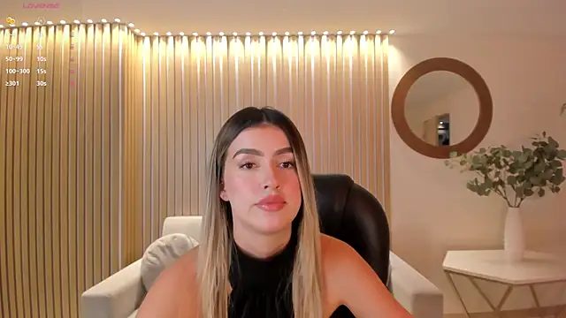 PaulinaSantos  online show from March 21, 2025, 7:24 pm