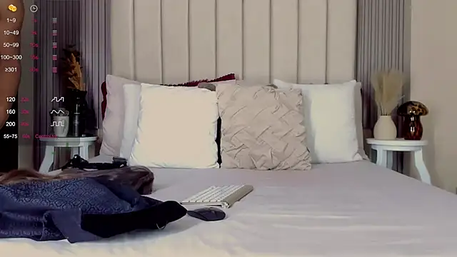 Snapshot of romina-brunette chatting on March 3, 2025, 12:37 pm romina-brunette online show from March 3, 2025, 12:37 pm