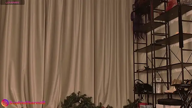 SophieCharm online show from December 14, 2025, 5:24 am