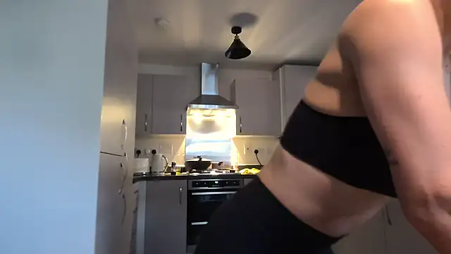 SweetMonicaUK online show from April 15, 2026, 8:32 am