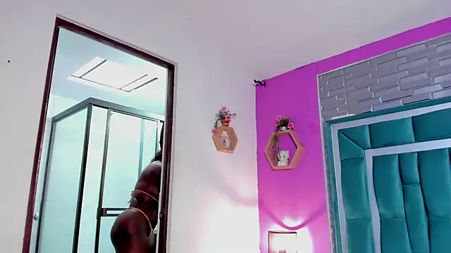 Snapshot of LORENSCOLLINS chatting on December 19, 2025, 7:54 pm LORENSCOLLINS online show from December 19, 2025, 7:54 pm