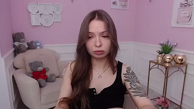 LucySkilar online show from October 26, 2025, 5:35 am