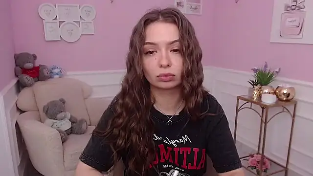 LucySkilar online show from November 30, 2025, 6:17 am