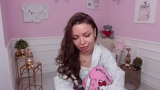 LucySkilar online show from February 6, 2026, 5:45 am