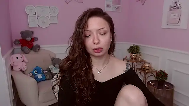 LucySkilar online show from March 22, 2026, 5:11 am