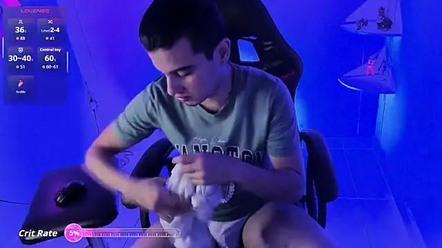 Snapshot of Maximo__ chatting on October 30, 2025, 9:04 pm Maximo online show from October 30, 2025, 9:04 pm