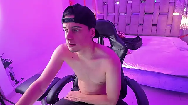 Snapshot of Maximo__ chatting on November 18, 2025, 8:57 pm Maximo online show from November 18, 2025, 8:57 pm