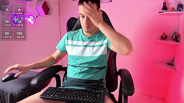 Snapshot of Maximo__ chatting on December 4, 2025, 8:28 pm Maximo online show from December 4, 2025, 8:28 pm