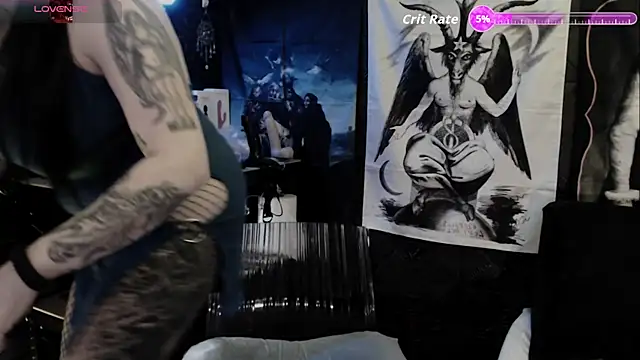 Snapshot of Evil_Queen_666 chatting on February 12, 2026, 7:36 am Evil Queen 666 online show from February 12, 2026, 7:36 am