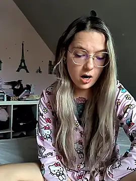 Snapshot of mamiedonuts chatting on June 10, 2026, 5:50 am mamiedonuts online show from June 10, 2026, 5:50 am