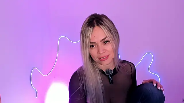 nicole valencia  online show from November 25, 2025, 11:54 am