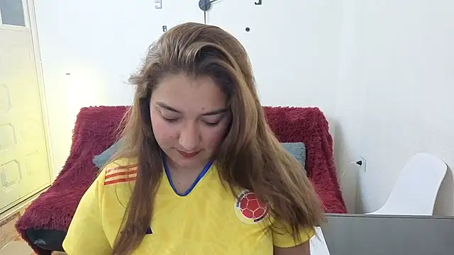  sweetcarla online show from June 24, 2026, 3:27 am