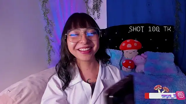 Snapshot of arysUwU chatting on January 12, 2025, 4:52 am arysUwU online show from January 12, 2025, 4:52 am