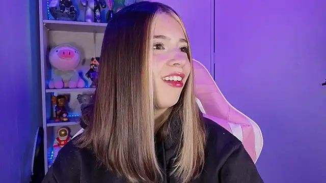 EmilyMiller  online show from October 14, 2025, 5:14 pm