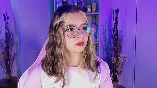 EmilyMiller  online show from October 23, 2025, 4:50 pm