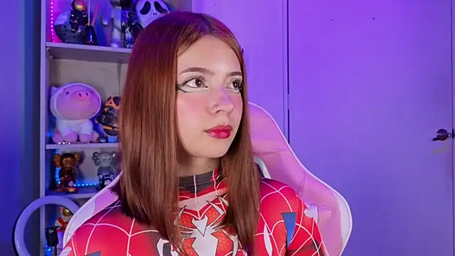 EmilyMiller  online show from December 15, 2025, 4:00 pm