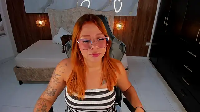 Snapshot of mia_18v chatting on February 10, 2026, 8:02 pm mia 18v online show from February 10, 2026, 8:02 pm