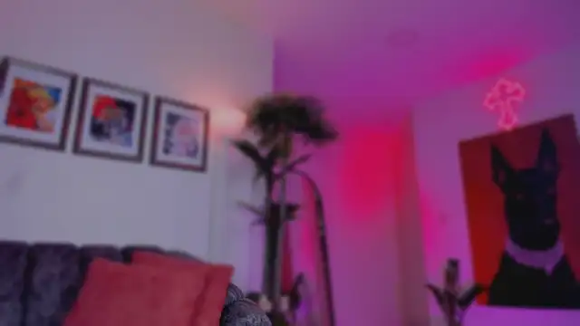 Taylor  foxxx online show from October 24, 2025, 5:15 am