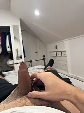 Snapshot of bwcalexander chatting on February 4, 2026, 11:42 pm bwcalexander online show from February 4, 2026, 11:42 pm