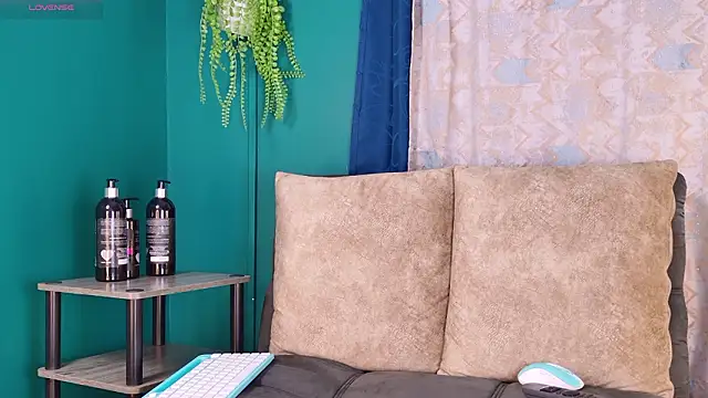 Snapshot of Layla_17 chatting on February 23, 2026, 10:51 pm Layla 17 online show from February 23, 2026, 10:51 pm