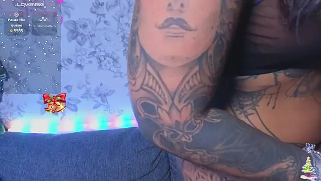 Snapshot of tattooedBabyy chatting on December 18, 2024, 7:15 am tattooedBabyy online show from December 18, 2024, 7:15 am