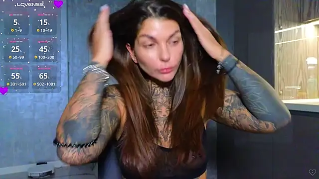 Snapshot of tattooedBabyy chatting on January 21, 2025, 11:56 am tattooedBabyy online show from January 21, 2025, 11:56 am