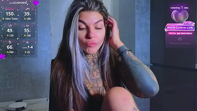 Snapshot of tattooedBabyy chatting on February 3, 2025, 4:20 pm tattooedBabyy online show from February 3, 2025, 4:20 pm