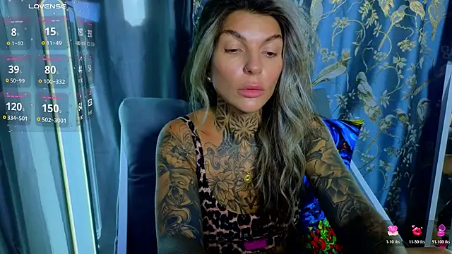 tattooedBabyy online show from November 10, 2025, 10:47 am