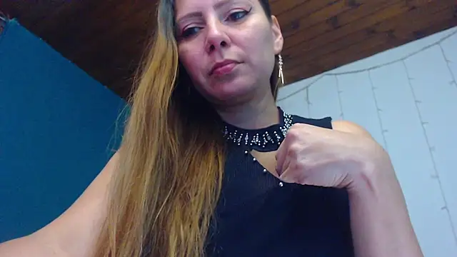 camila delarosa online show from February 1, 2025, 1:30 pm