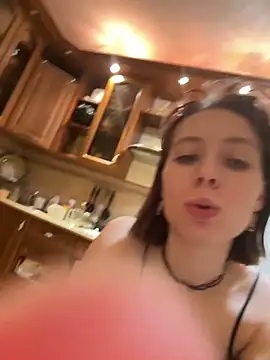 Snapshot of Crayzy_Luv chatting on December 1, 2024, 9:04 pm Crayzy Luv online show from December 1, 2024, 9:04 pm