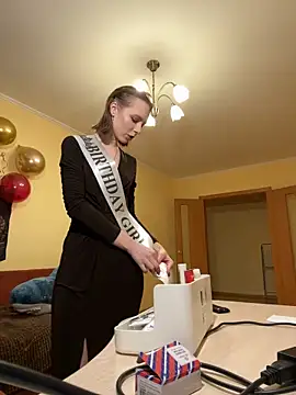 Snapshot of Crayzy_Luv chatting on February 10, 2025, 5:30 pm Crayzy Luv online show from February 10, 2025, 5:30 pm