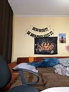 Snapshot of Crayzy_Luv chatting on March 5, 2025, 10:10 pm Crayzy Luv online show from March 5, 2025, 10:10 pm