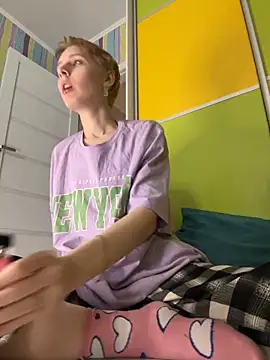 Snapshot of Crayzy_Luv chatting on March 19, 2025, 9:48 pm Crayzy Luv online show from March 19, 2025, 9:48 pm