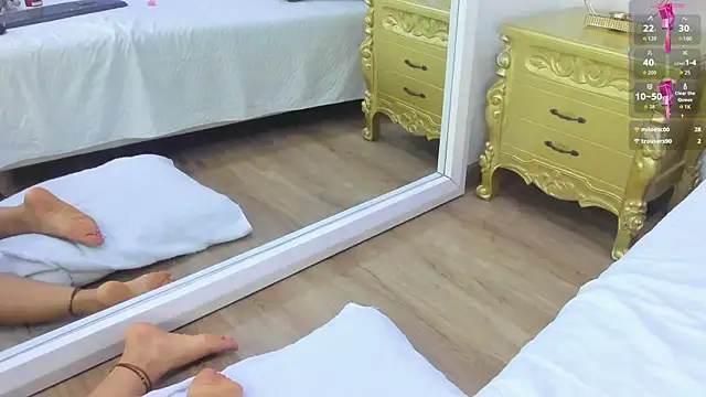 Valerith Vega  online show from October 18, 2025, 12:39 pm