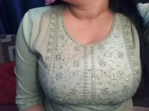 Snapshot of Trezza chatting on March 4, 2026, 5:19 pm Trezza online show from March 4, 2026, 5:19 pm