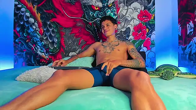 Maxi Gray online show from October 24, 2025, 8:33 am