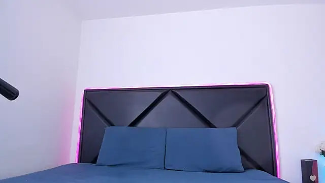 Snapshot of ScarlettAndClark chatting on November 26, 2025, 2:51 pm ScarlettAndClark online show from November 26, 2025, 2:51 pm