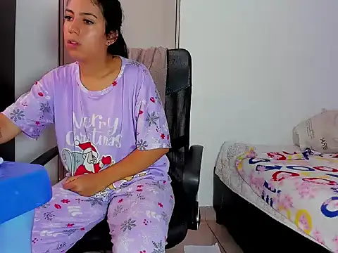 Snapshot of skinnyanai2 chatting on December 14, 2025, 4:23 pm skinnyanai2 online show from December 14, 2025, 4:23 pm