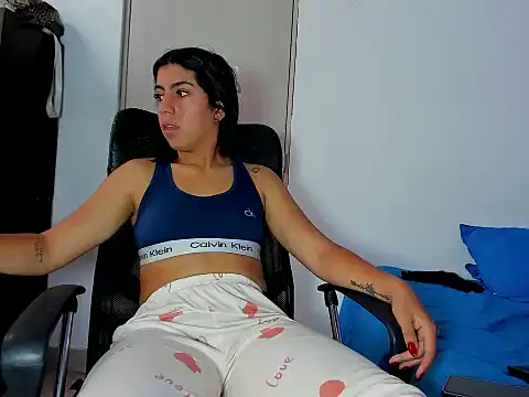 Snapshot of skinnyanai2 chatting on February 18, 2026, 3:19 pm skinnyanai2 online show from February 18, 2026, 3:19 pm