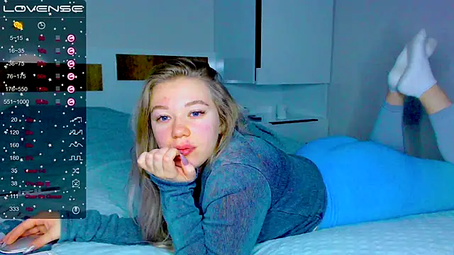 kitti kaattt online show from December 13, 2024, 3:49 am