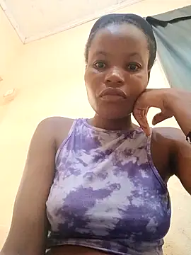 Snapshot of petite_babe chatting on February 3, 2026, 5:05 am petite babe online show from February 3, 2026, 5:05 am