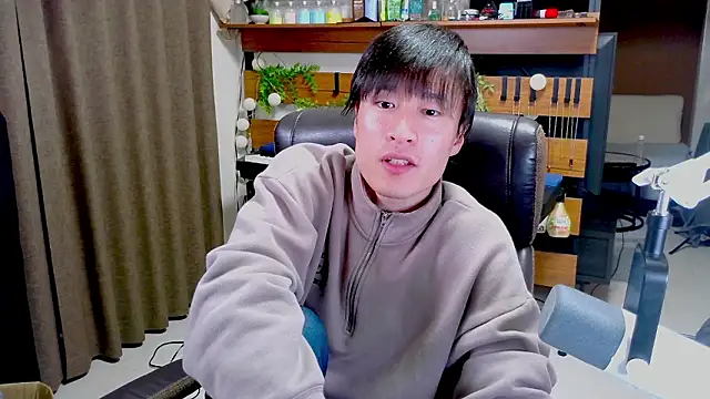 Snapshot of IroManager chatting on February 8, 2026, 3:04 pm IroManager online show from February 8, 2026, 3:04 pm