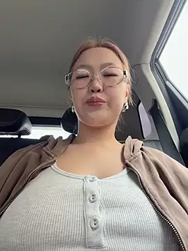 Aiko Yumi online show from May 18, 2026, 3:51 pm