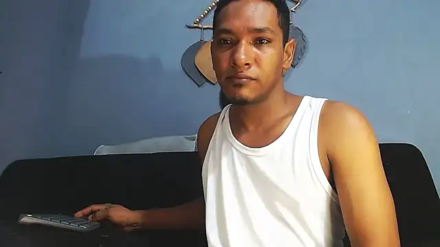 Grandeygruesa1 online show from April 13, 2026, 8:03 pm