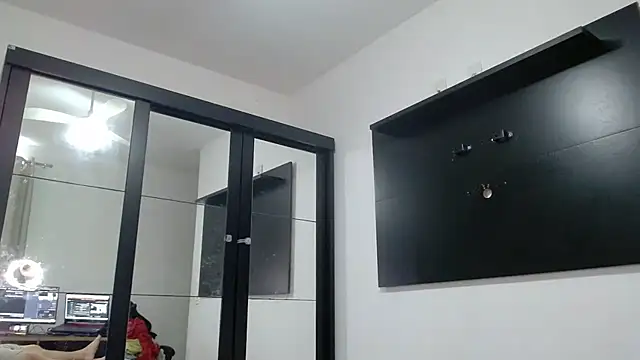 Miss Racheal BR online show from September 17, 2025, 1:46 pm