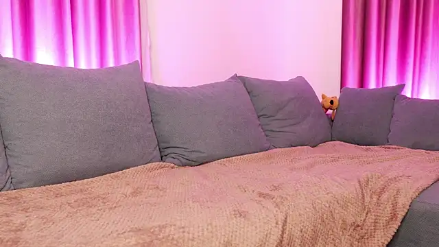 BaayBee   online show from November 23, 2025, 8:52 pm