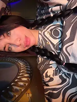 Snapshot of ORLA86 chatting on December 22, 2025, 2:25 pm ORLA86 online show from December 22, 2025, 2:25 pm