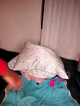 Snapshot of Bella_kiki chatting on January 2, 2025, 8:46 pm Bella kiki online show from January 2, 2025, 8:46 pm