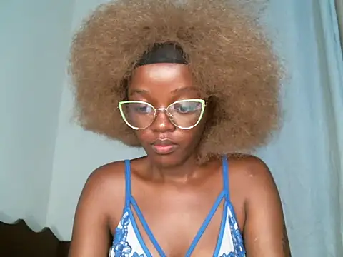 Snapshot of Bella_kiki chatting on March 12, 2025, 2:52 am Bella kiki online show from March 12, 2025, 2:52 am