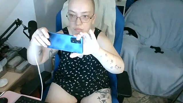 Isabella Geney online show from June 30, 2026, 4:19 pm
